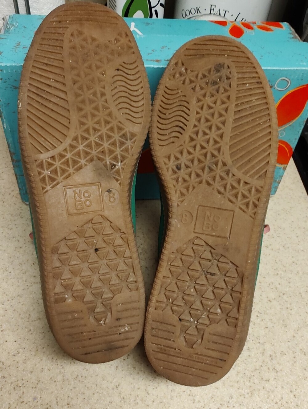 No Boundaries Nearly New Athletic Shoe Size 8 - Picture 5 of 7